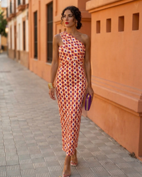 Elegante vestido midi asimétrico de invitada de boda con un solo hombro | Midi
