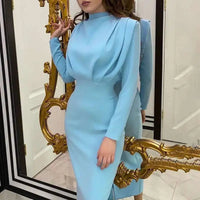 Elegante vestido de fiesta ajustado con cuello alto y manga larga | Midi