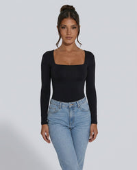 Camiseta de manga larga ajustada con escote cuadrado para mujer