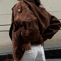 Estilosa chaqueta bomber oversize efecto ante con cremallera asimétrica