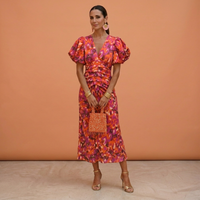 Estiloso vestido de fiesta de cóctel y de invitada con escote en V y mangas abullonadas