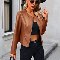 Estilosa chaqueta de cuero de estilo motero con cremalleras para mujer