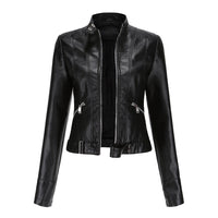 Elegante chaqueta de cuero biker corta con bolsillos y tacto suave para mujer