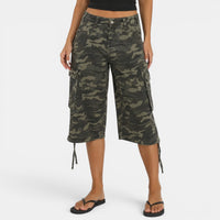 Relajadas bermudas cargo de camuflaje con multibolsillos y cintura alta
