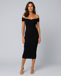 Vestido midi de punto acanalado ajustado con hombros descubiertos