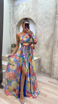 Estiloso vestido largo multicolor de fiesta y de invitada de boda con corte asimétrico | Maxi
