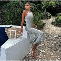 Elegante vestido largo gris de noche y de invitada de boda con caída fluida | Maxi