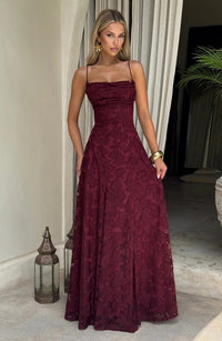Vestido largo de invitada de boda con tirantes finos para mujer