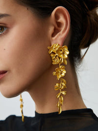 Pendientes largos de flecos con detalle floral para mujer