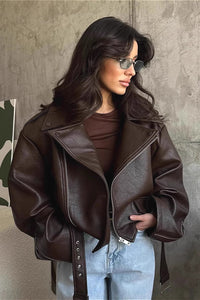 Chaqueta biker de cuero mujer oversize con cinturón y solapas
