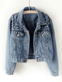 Estilosa chaqueta vaquera oversize con perlas y botonadura completa