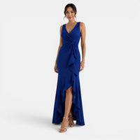 Elegante vestido largo de fiesta azul con escote en V volantes y corte entallado | Maxi
