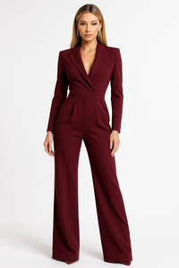 Elegante mono de mujer tipo traje con escote en V y pierna ancha