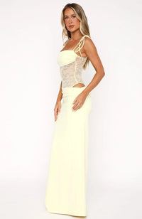 Estiloso vestido largo de fiesta con encaje en la cintura y tirantes ajustables | Maxi