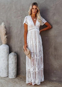 Estiloso vestido largo de fiesta en encaje blanco con aire boho | Maxi