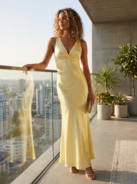 Estiloso vestido largo de fiesta de invitada de boda y de graduación con escote en V | Maxi