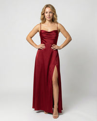Elegante vestido de noche de invitada de boda con abertura lateral y manga larga | Maxi