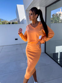 Relajado conjunto de dos piezas con sudadera y vestido ajustado de estilo casual
