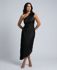 Vestido midi asimétrico de cóctel con hombros descubiertos