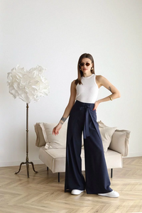 Refinados pantalones anchos baggy de tiro alto con corte cropped y detalle cruzado
