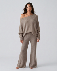 Conjunto mujer holgado con cuello asimétrico y pantalones anchos