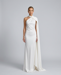 Vestido largo drapeado de invitada con un solo hombro