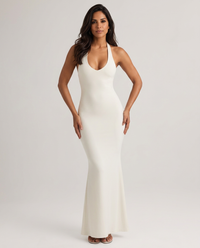 Vestido largo con cuello halter y espalda descubierta