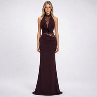 Vestido largo de encaje con cuello halter