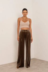 Elegantes pantalones palazzo anchos baggy de tiro alto con brillo sutil y bolsillos laterales