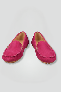 Mocasines de ante con detalle metálico y suela plana para mujer