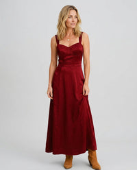 Vestido largo evasé con escote corazón