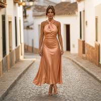 Elegante vestido midi de invitada de boda con cuello halter | Midi