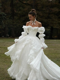 Elegante vestido de novia princesa de boda con volantes manga larga y hombros descubiertos | Maxi
