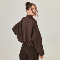 Estilosa chaqueta bomber de corte corto oversize con cremallera