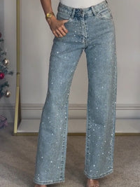 Estiloso pantalón vaquero azul de tiro alto con detalles de brillos