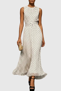 Elegante vestido largo de invitada de boda sin mangas con cintura ceñida y volante | Maxi