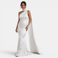 Elegante vestido largo de fiesta de invitada de boda con cuello halter de lazo y espalda abierta | Maxi