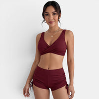 Estiloso conjunto de baño bandeau con tirantes extraíbles y braguita de corte alto