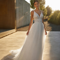 Elegante vestido de novia boho de invitada de boda con encaje tirantes finos y escote en V | Maxi