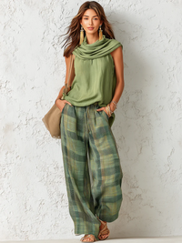Relajado conjunto de dos piezas con blusa drapeada y pantalón ancho de cuadros