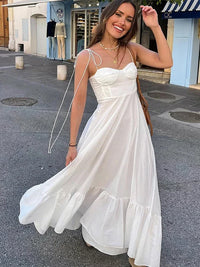 Elegante vestido largo blanco de invitada de boda y de ceremonia con tirantes finos y caída fluida | Maxi