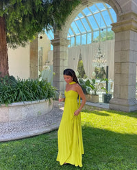 Refinado vestido largo amarillo plisado de invitada de boda y ceremonia | Maxi