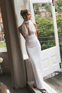 Refinado vestido largo de invitada de boda con espalda descubierta y escote pronunciado | Maxi