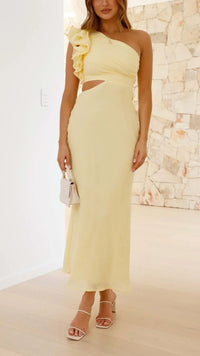 Refinado vestido largo amarillo de invitada de boda y de noche con corte asimétrico | Maxi