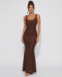Vestido largo de cóctel con espalda descubierta y drapeado trasero