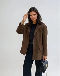 Refinada chaqueta blazer de mujer marrón efecto ante con bolsillos | Otoño