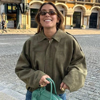 Estilosa cazadora bomber de mujer oversize con cremallera | Otoño