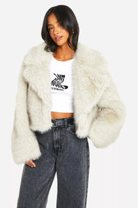 Elegante chaqueta para mujer color marfil con cuello amplio y efecto pelo sintético