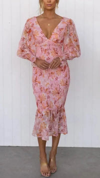 Elegante vestido midi floral de invitada de boda con escote en V y manga larga | Midi