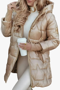 Abrigo de mujer largo acolchado con capucha ajustable y aberturas laterales